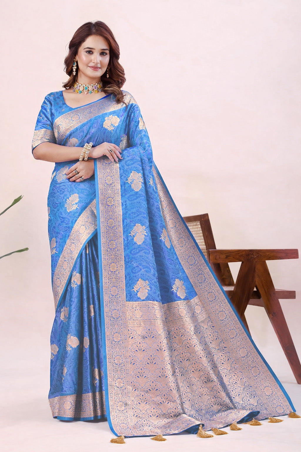 Women's Pink Banarasi Jacquard Silk Saree with Gold Woven Design & Blouse Piece