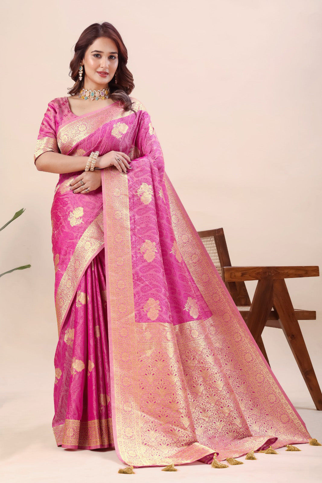 Women's Pink Banarasi Jacquard Silk Saree with Gold Woven Design & Blouse Piece