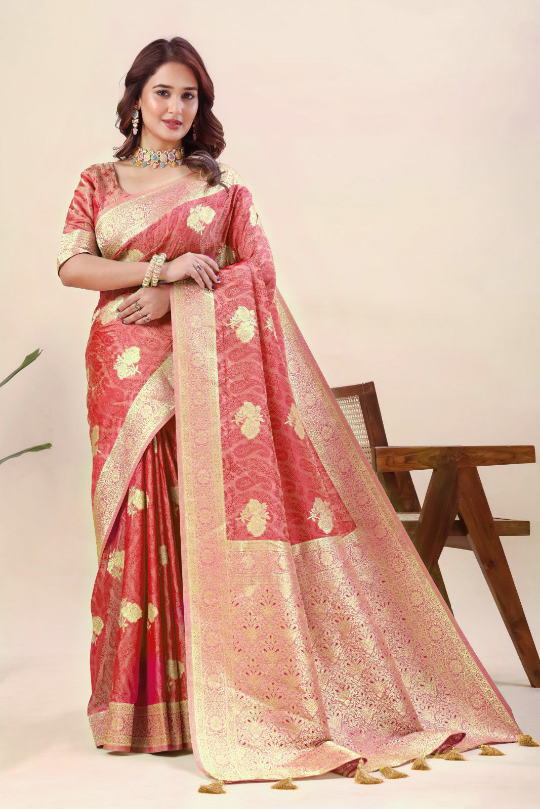Women's Pink Banarasi Jacquard Silk Saree with Gold Woven Design & Blouse Piece