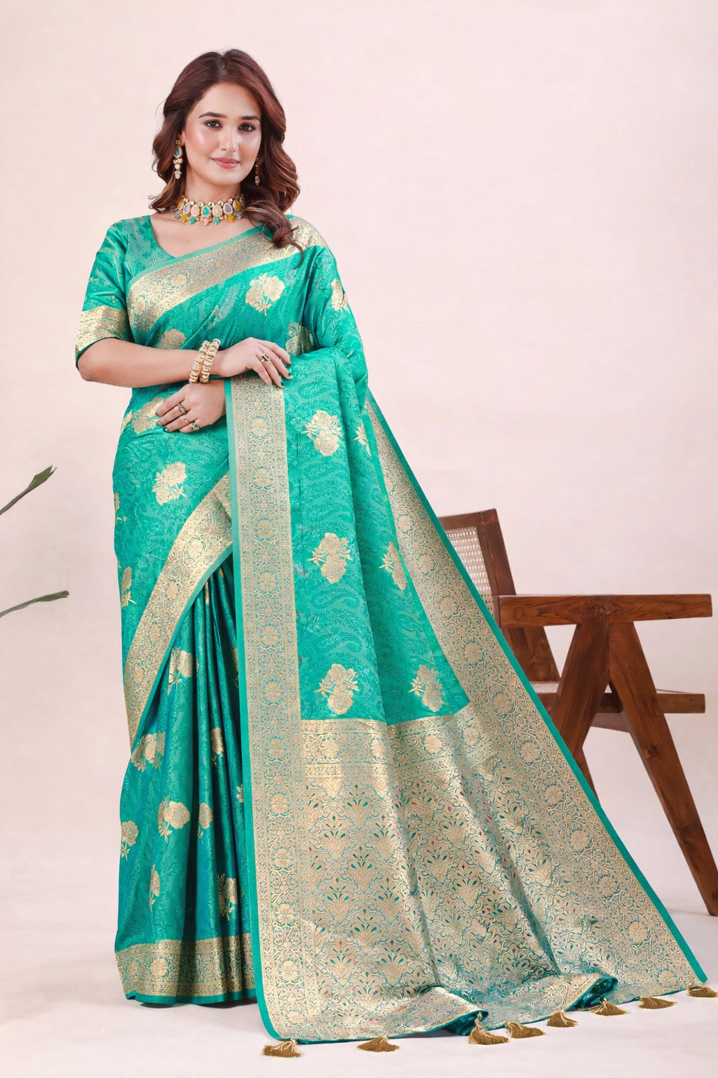 Women's Pink Banarasi Jacquard Silk Saree with Gold Woven Design & Blouse Piece